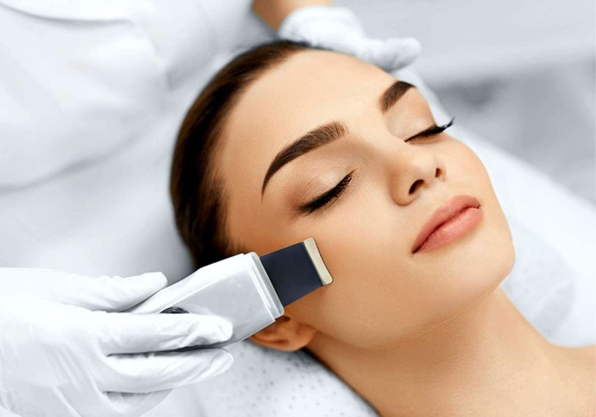 Why-Ultrasonic-Facial-Cleansing-Devices-Are-a-Game-Changer-for-Clearer-Skin FitiqueFit